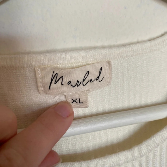 Marled Seveless White Ribbed Knit Top - XL..fits like a M - Picture 3 of 4